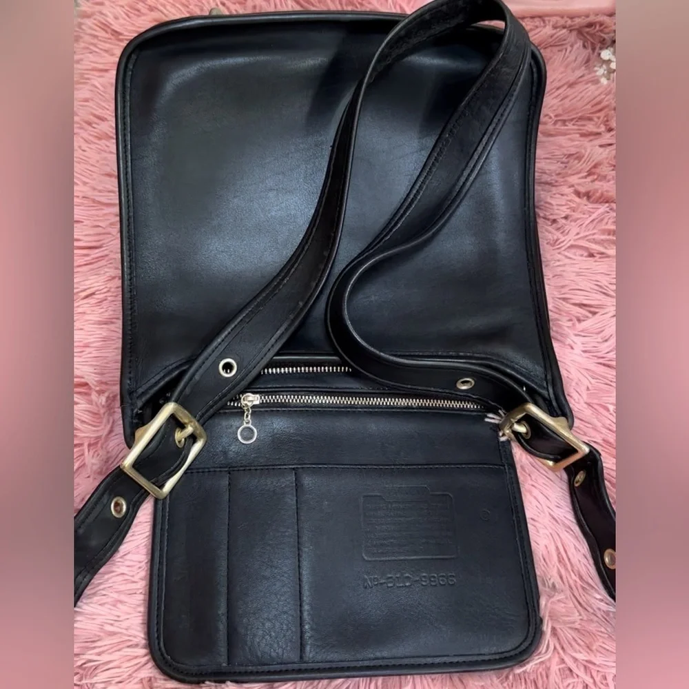 VINTAGE COACH LEGACY ZIP BLACK CROSSBODY BAG 9966